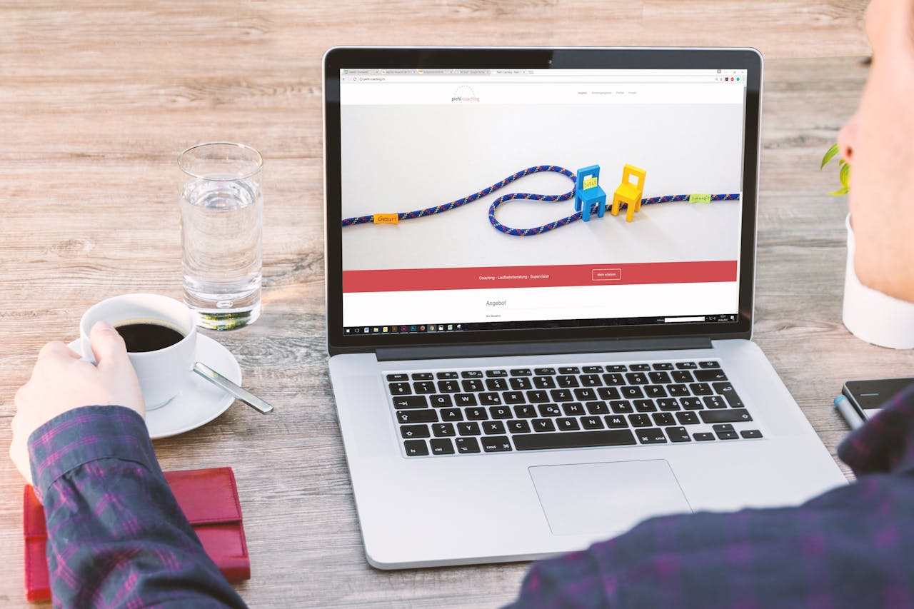 5 Funciones Esenciales que Tu Sitio Web Debe Llevar a Cabo
